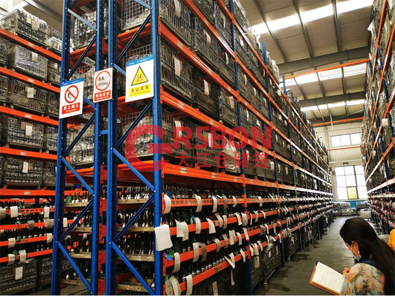 【貨架倉儲籠】貨架倉儲籠上貨架時需要注意的問題—大江倉儲籠